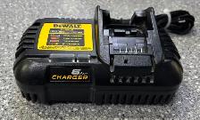 DeWalt 12/20V Rapid Charger - Photo 2