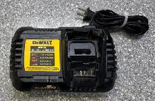 DeWalt 12/20V Rapid Charger - Photo 3
