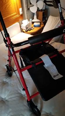 Walker like new - Photo 3