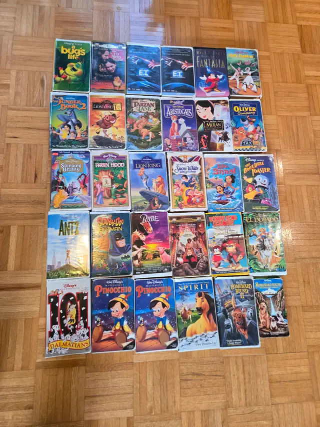 30 Disney assorted VHS tapes and other childrens movies
