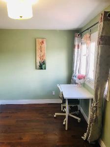 A bright second floor bedroom near UTM for rent - Photo 3