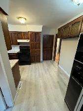 Meadowlark area- 4 bedroom house with Garage - Nov 1. - Photo 7
