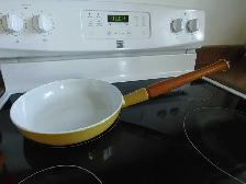 Poêlon ( skillet ) BELGIUM Fe ( Le Creuset ) fonte émaillée #24