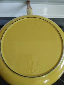 Poêlon ( skillet ) BELGIUM Fe ( Le Creuset ) fonte émaillée #24 - Photo 3