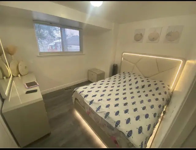 ROOM FOR RENT  ON 2ND FLOOR