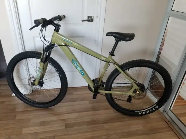 Norco Kathmandu 7005 mountain bike frame size medium tire 26