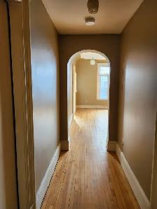 17 Paddock #2A -1BR Uptown, Bright, Spacious, Laundry - Photo 2