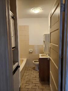 17 Paddock #2A -1BR Uptown, Bright, Spacious, Laundry - Photo 12