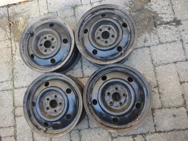 195-65R15x4 jantes Subaru Impreza 2006. Bolt pattern 5x100