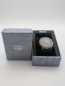 (B6930) Wristwatch Seiko 8T67-0050