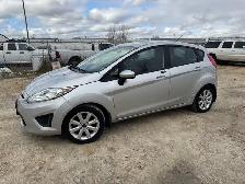 2012 Ford Fiesta SE Clean title Safetied