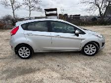 2012 Ford Fiesta SE Clean title Safetied - Photo 6