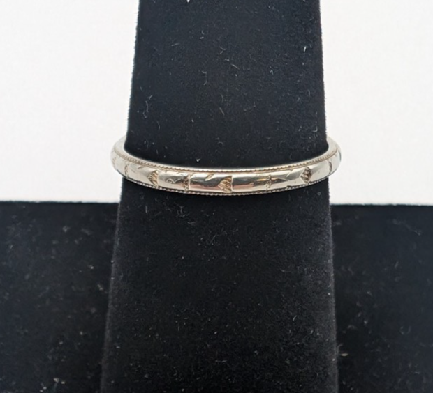 (B6463) Ring White Gold 19K 2.7 Grams Size7.25