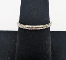 (B6463) Ring White Gold 19K 2.7 Grams Size7.25