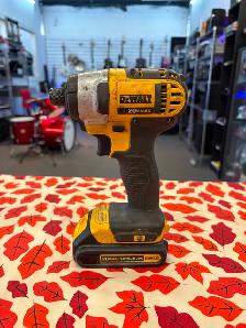 Dewalt driver with battery - dcf885 (44664)