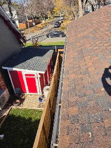 eavestrough cleaning - Photo 2