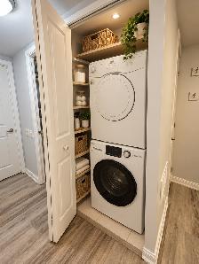 2 bedroom, 2 bathroom townhouse unit - Swansea / High Park - Photo 5