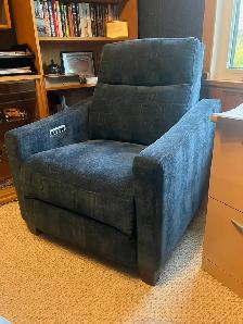 Lazyboy Recliners - Photo 4