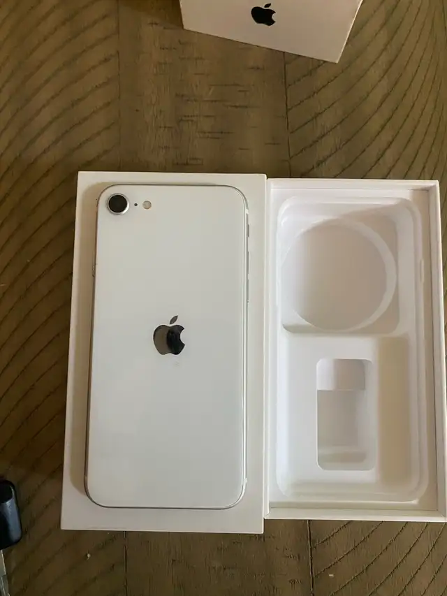 clean like new white iphone se 2022 64 gb