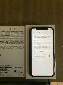 White Iphone 11 64 gb unlocked clean condition! - Photo 3
