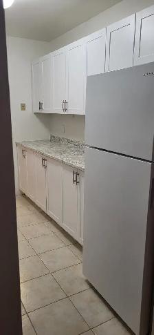 Gorgeous 2 Bedroom on Main Floor with IMMEDIATE OCCUPANCY - Photo 2