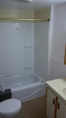 2 Bedroom ByWard Market Apartment for Rent (152 Guigues Ave) - Photo 2