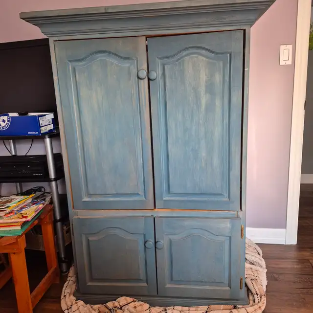 Solid wood TV cabinet