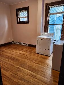 183 Douglas Ave -  Beautiful 1BR Den North, Parking, Laundry - Photo 10