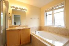 Wonderful 3Bdm/2.5Bth End Unit Townhome, Barrhaven, Jan 1 - Photo 14