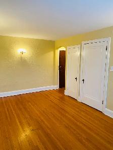 $1019 Historical Basesment Bachelor!w/bonus! - Photo 2