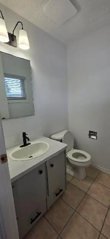3 BEDROOM / RENOVATED / FULL YARD / GARAGE AVAILABILITY - Photo 9