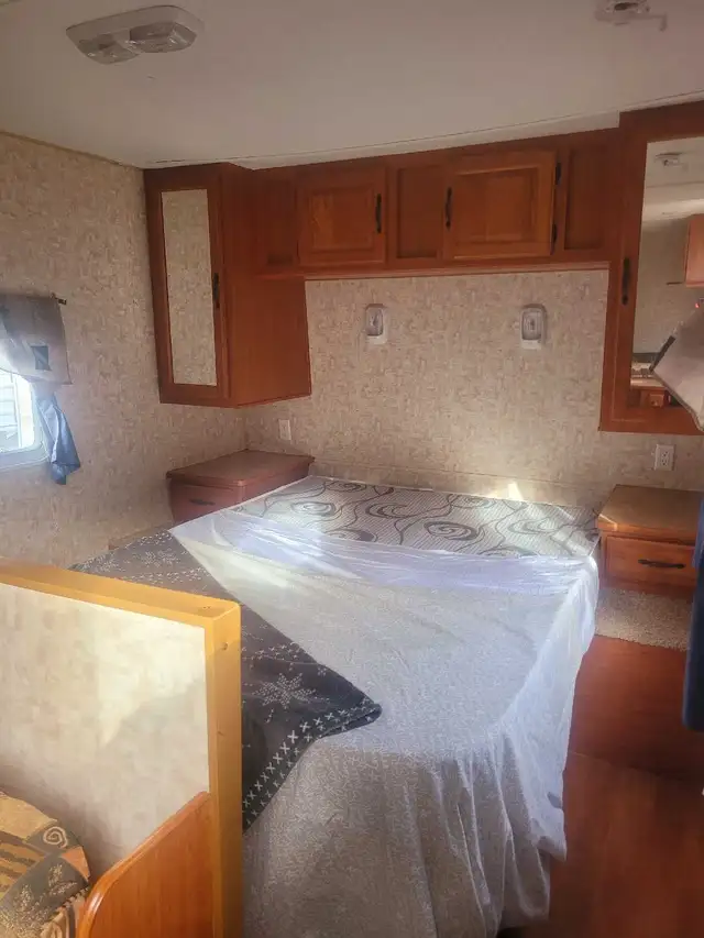 Travel trailer 2 bedroom Ready to go $5000