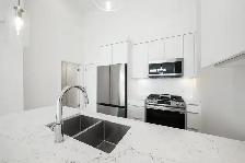 Luxury 1 Bedroom Penthouse at Brickwater Village with A/C - Photo 2