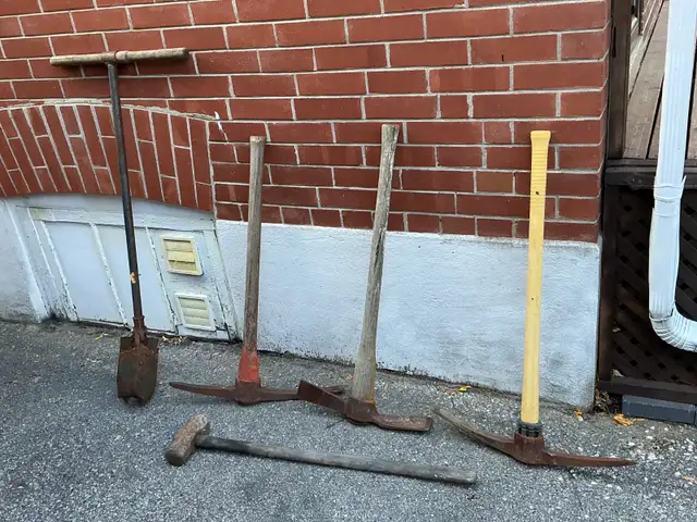 3 Pick Axes - 1 Post Hole Digger & 1 Sledge Hammer !