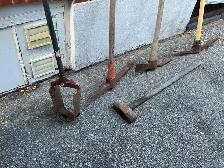 3 Pick Axes - 1 Post Hole Digger & 1 Sledge Hammer ! - Photo 3