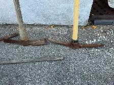 3 Pick Axes - 1 Post Hole Digger & 1 Sledge Hammer ! - Photo 7