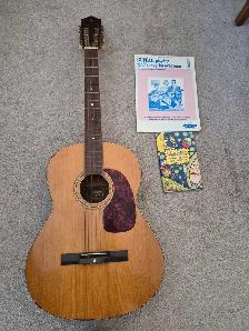 Vintage Yamaha Acoustic Guitar - Photo 7