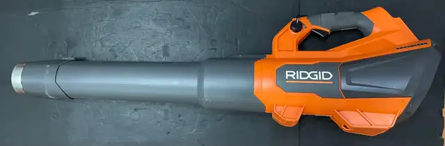 RIDGID R01601VNM18V BLOWER W/BATTERY AND CHARGER