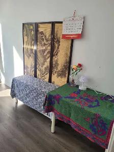 Downtown Sunny Room For Rent, Available Now - Photo 7