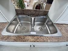White Kitchen Cabinets - Photo 2