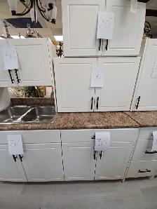 White Kitchen Cabinets - Photo 6