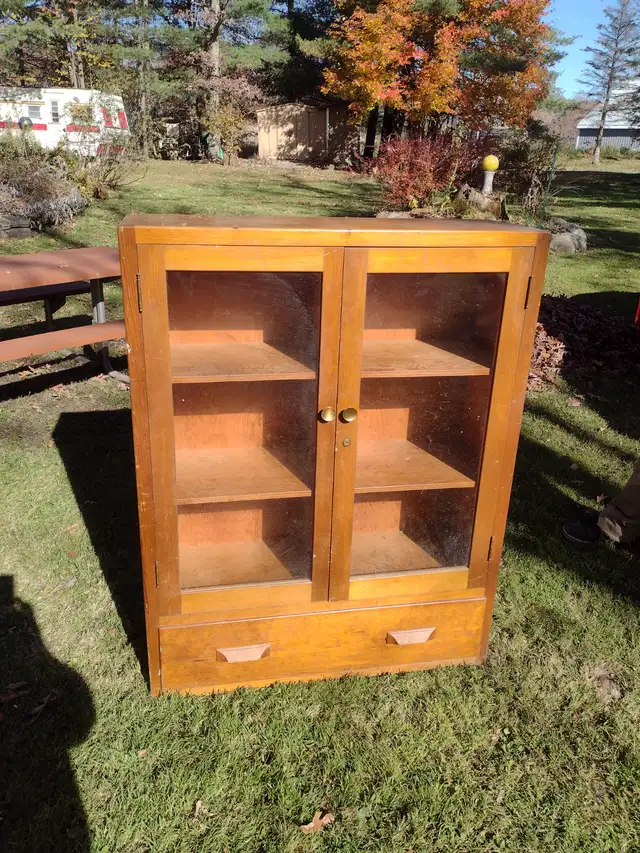 Vintage display cabinet with drawer