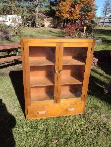 Vintage display cabinet with drawer