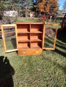 Vintage display cabinet with drawer - Photo 7