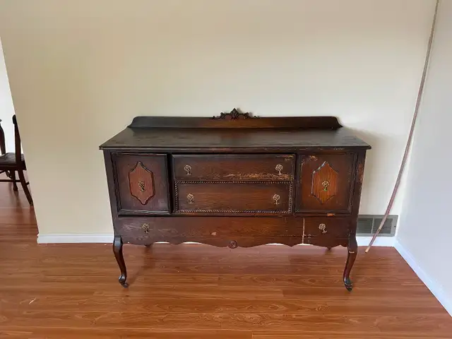 Mixed furniture lot