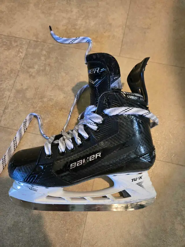 Sz 5 Bauer Martix Hockey Skate.