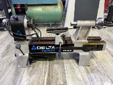Delta LA200 midi lathe
