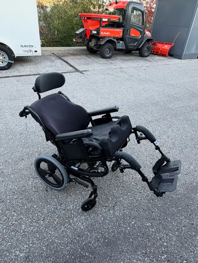 TILT WHEELCHAIR 18" DELIVERY INCLUDED