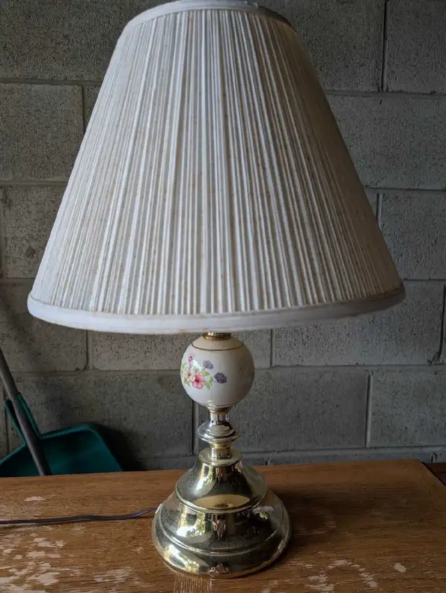 table lamp with adjustable light