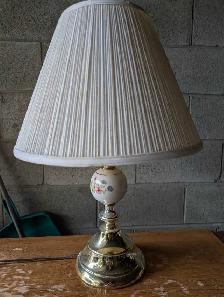 table lamp with adjustable light